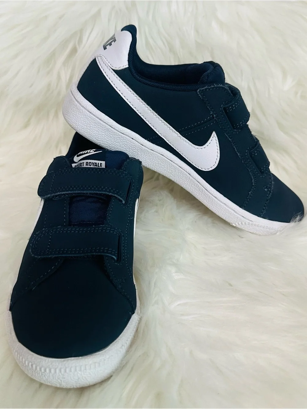 Nike Kids Court Royale Velcro Sneakers in Navy Blue